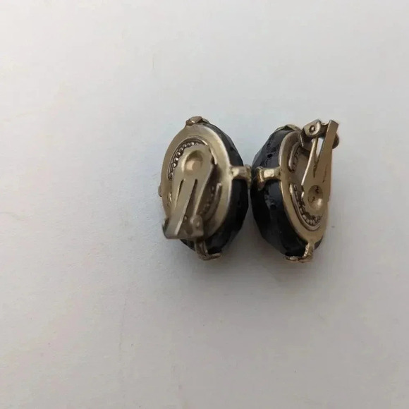 Vintage Black Stone Clip On Earrings - Picture 2 of 2